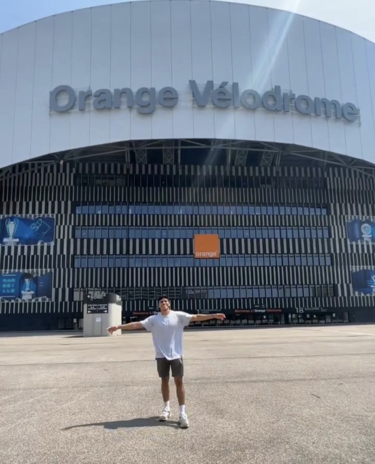Andrés, fundador de TuriSport, en el Stade Vélodrome del Olympique de Marsella