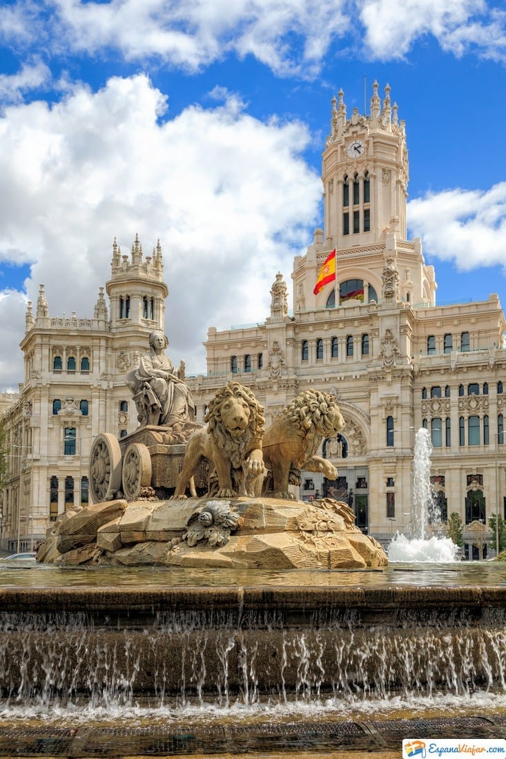 Fuente y Palacio de Cibeles en Madrid
