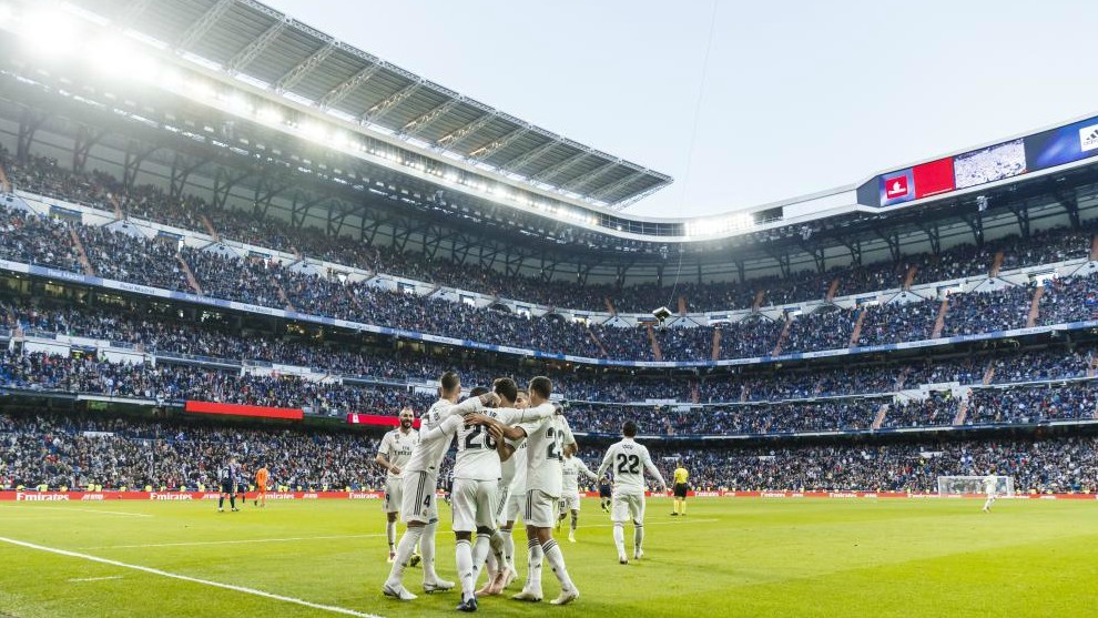 Afición del Real Madrid en el Santiago Bernabéu