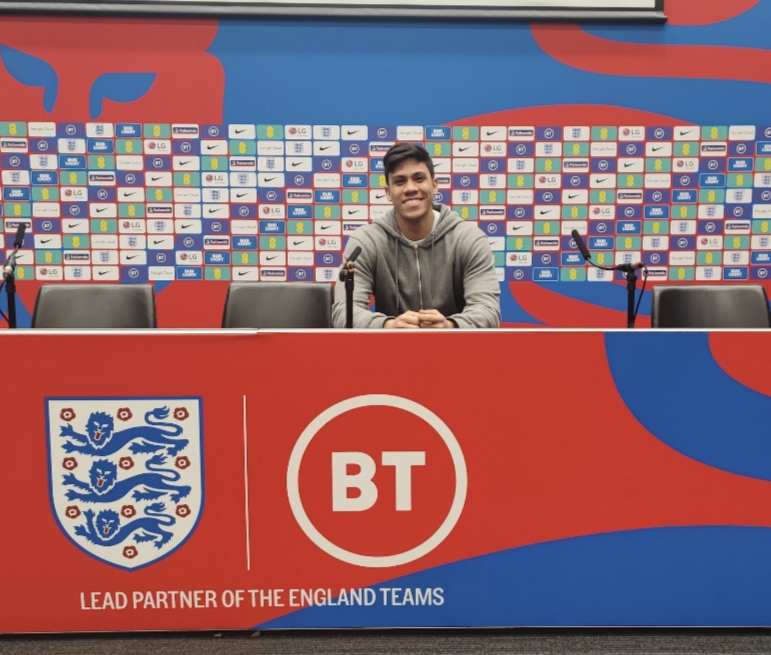 Andrés, fundador de TuriSport, en el Wembley Stadium